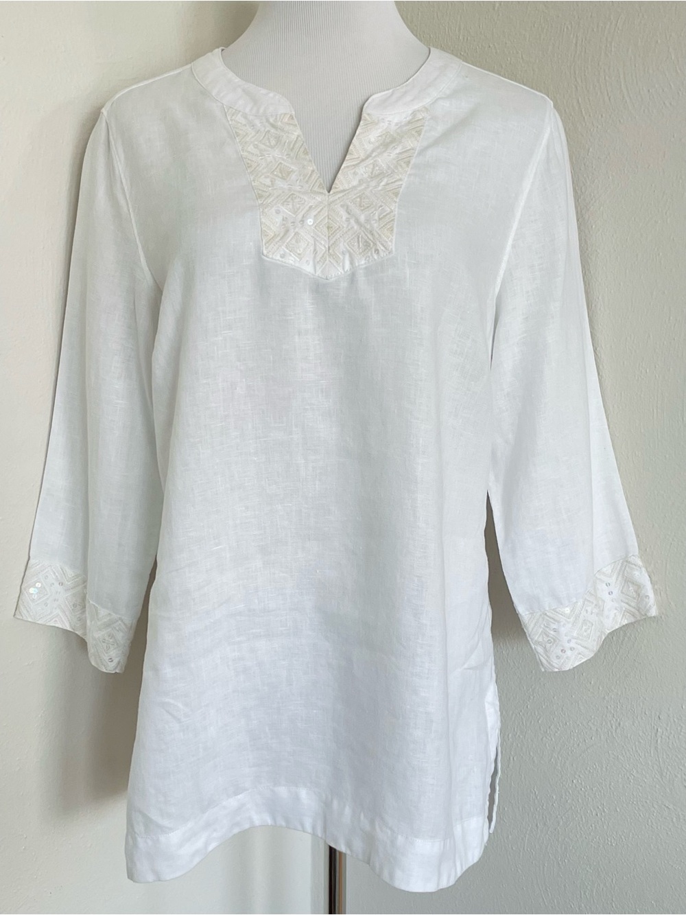 Tommy Bahama White Linen Embroidered Sequin Split V-Neck Tunic Blouse Size M